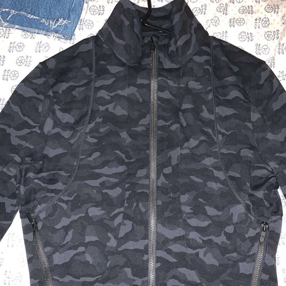 Black-camo lululemon jacket